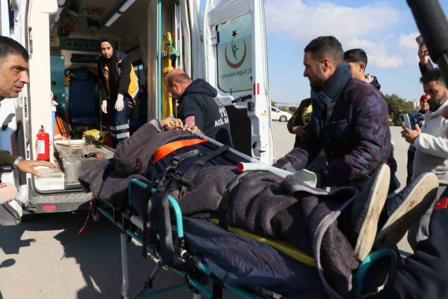 Enkazdan Çıkarılan 8 Aylık Hamile Kadın Helikopterle Mersin’e Getirildi