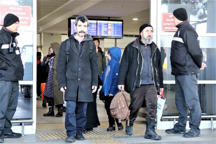 Depremden Kurtulan Anneye Gözyaşları Arasında Karşılama