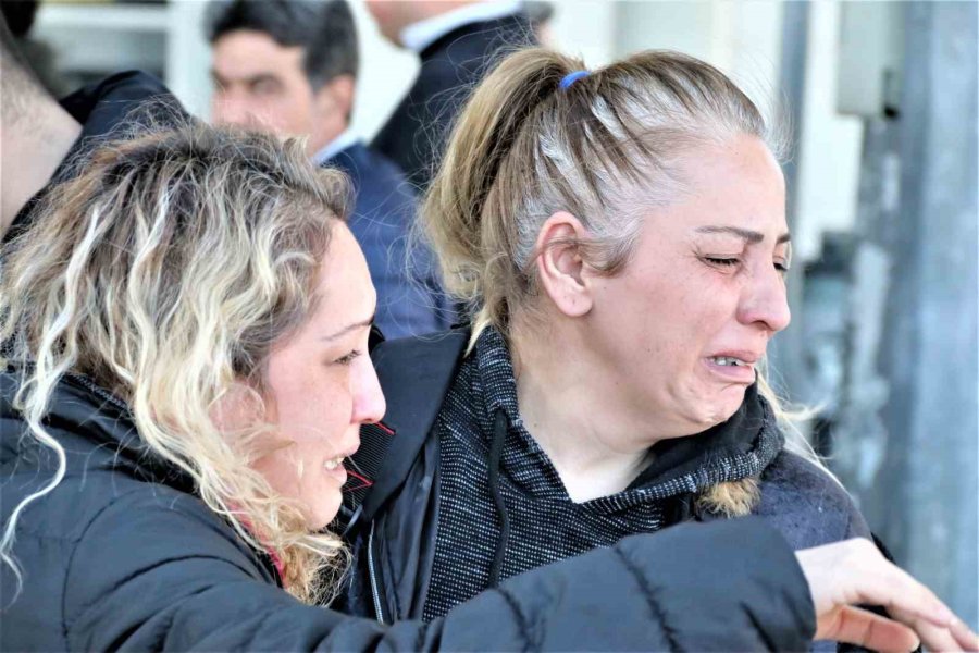 Depremden Kurtulan Anneye Gözyaşları Arasında Karşılama