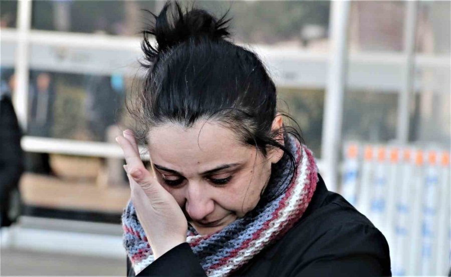 Depremden Kurtulan Anneye Gözyaşları Arasında Karşılama