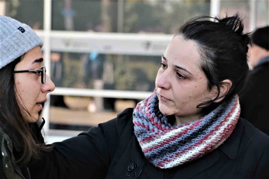 Depremden Kurtulan Anneye Gözyaşları Arasında Karşılama