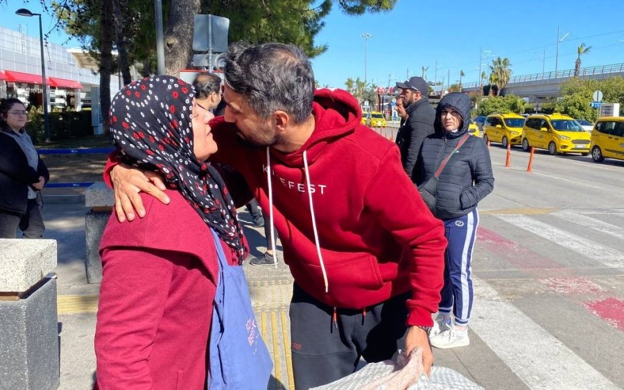 Depremzedelere Antalya’da Duygusal Karşılama