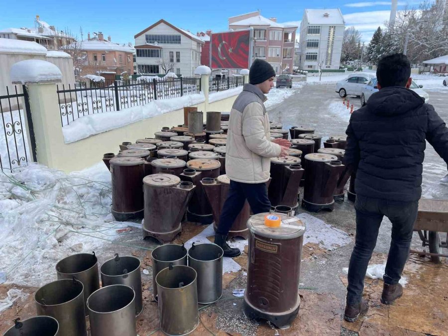 Karaman’dan Deprem Bölgesine Soba Ve Ekmek Yardımı