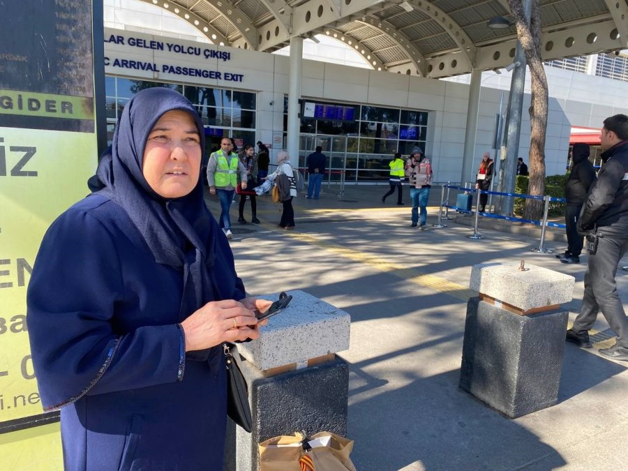 Depremzedelere Antalya’da Duygusal Karşılama