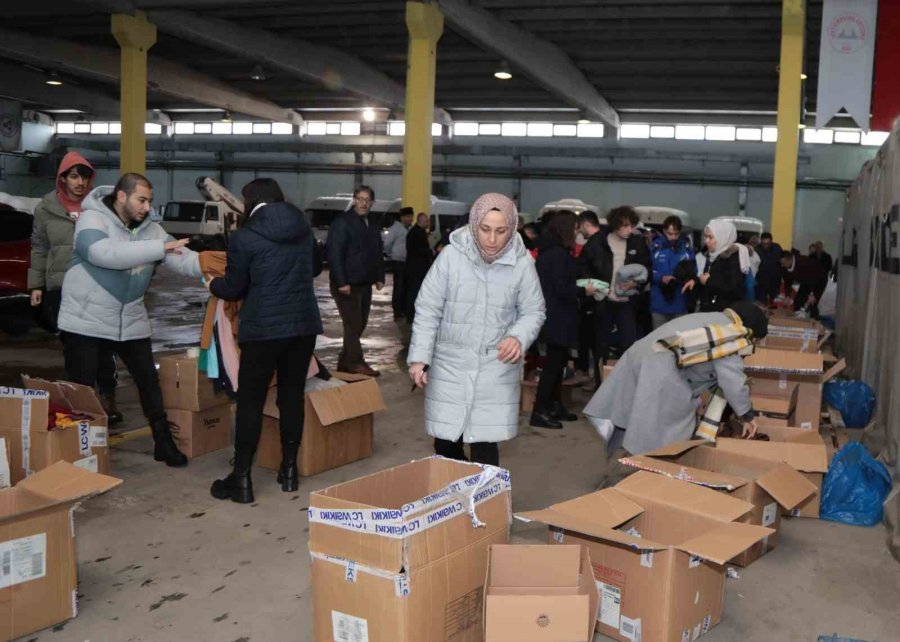Erü’den Deprem Bölgesine Uzanan Yardım Eline Destek Yağıyor