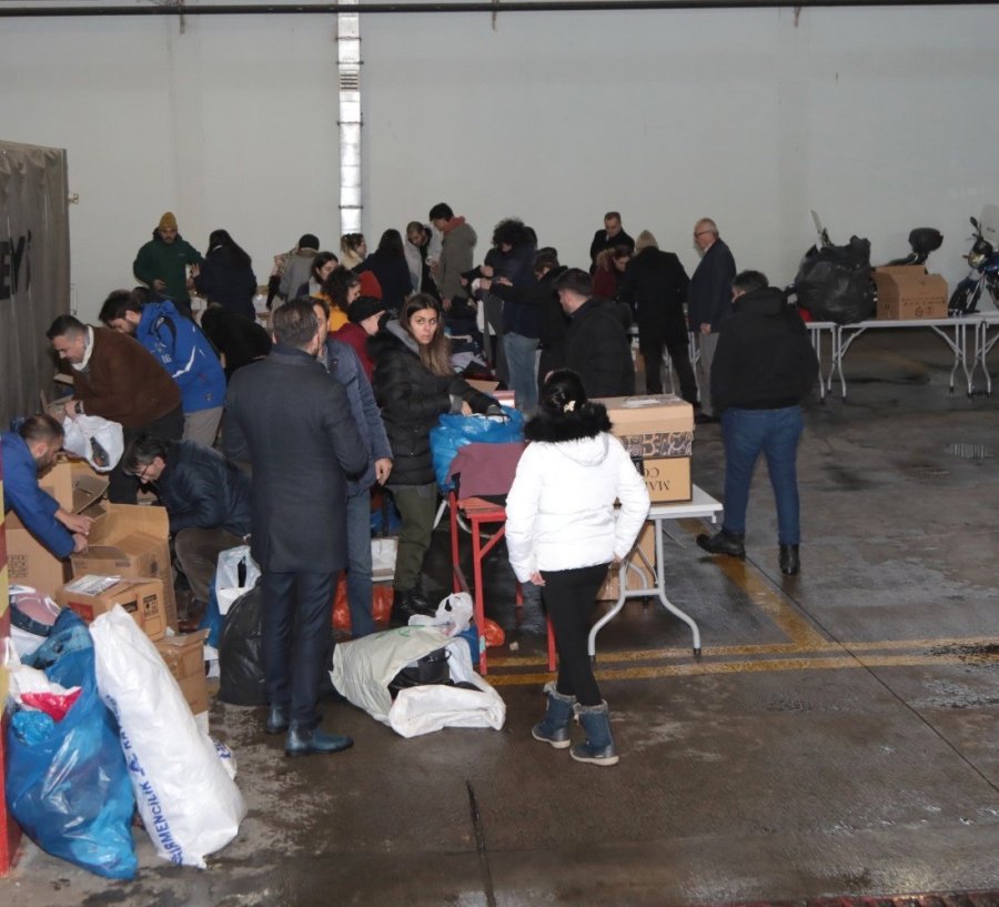 Erü’den Deprem Bölgesine Uzanan Yardım Eline Destek Yağıyor