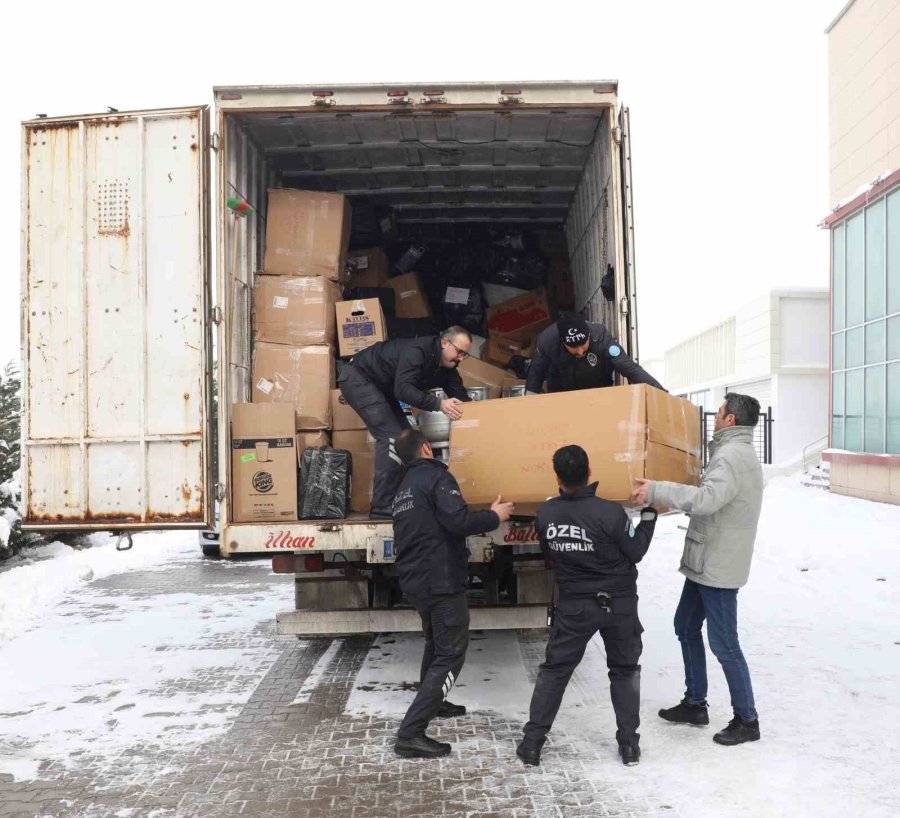 Kayseri Üniversitesi’nden Deprem Bölgesine Yardım Eli