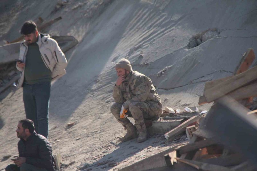 Deprem Bölgesinden Artık Tek Ses Yükseliyor: "sesimi Duyan Var Mı?"