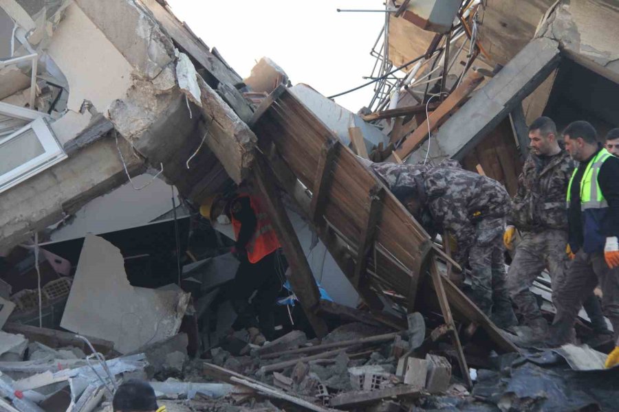 Deprem Bölgesinden Artık Tek Ses Yükseliyor: "sesimi Duyan Var Mı?"