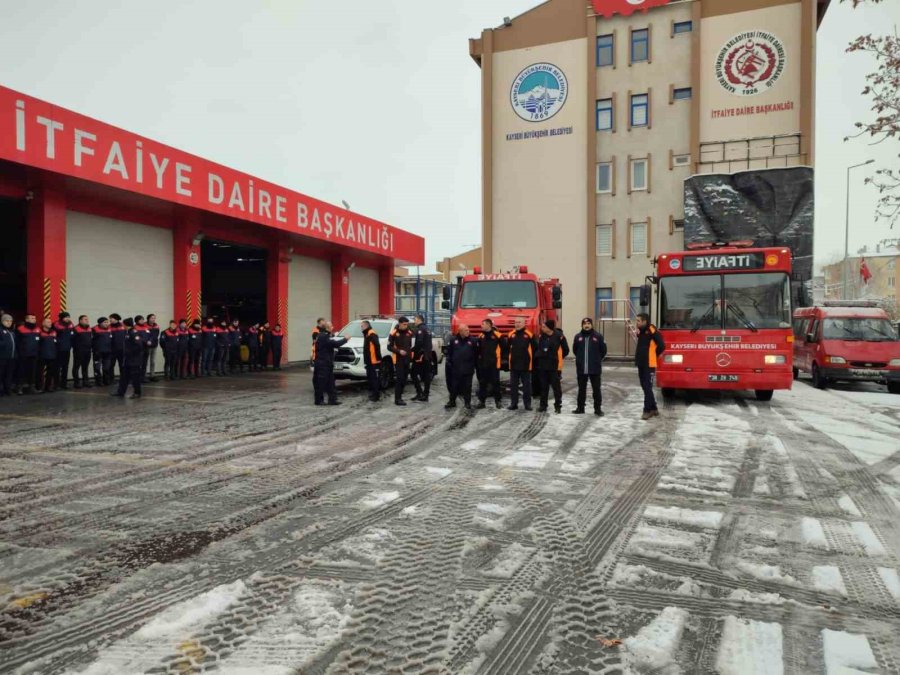 Kayseri Büyükşehir’in Deprem Bölgesine Destek Sayısı 237 Araç, 362 Personel Çıktı