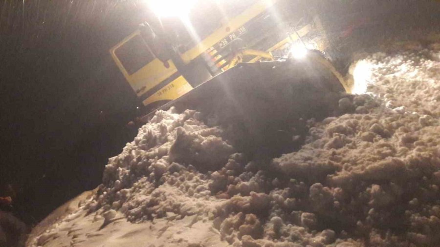 Büyükşehir, 10 İlçede 185 Mahalle Yolunu Daha Ulaşıma Açtı