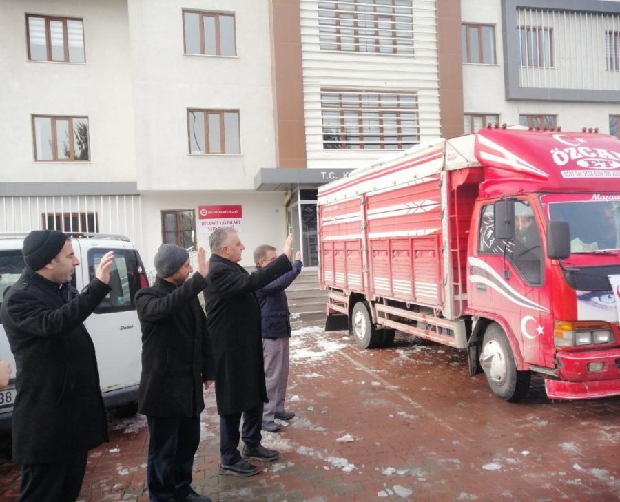 Kayseri’den Deprem Bölgesine 4 Tır Yardım