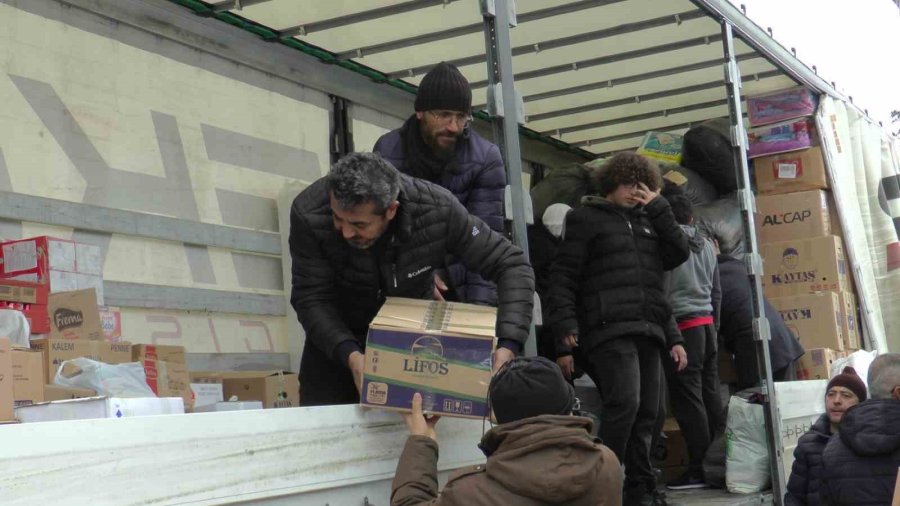 Sağlık Çalışanları Deprem İçin Seferber Oldu