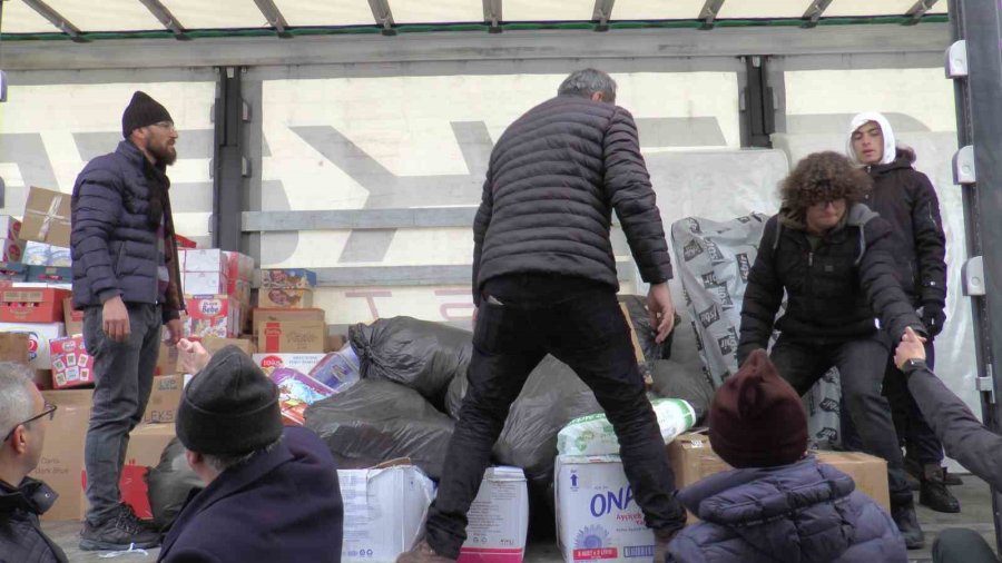 Sağlık Çalışanları Deprem İçin Seferber Oldu
