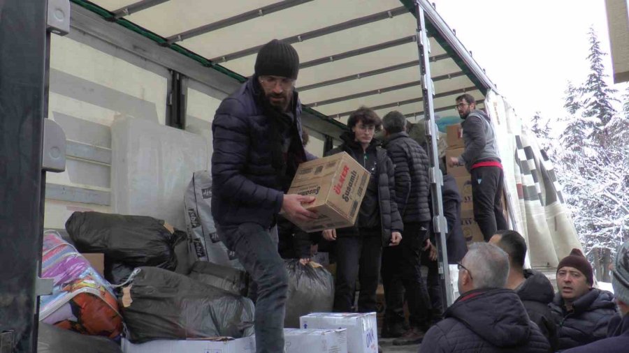 Sağlık Çalışanları Deprem İçin Seferber Oldu