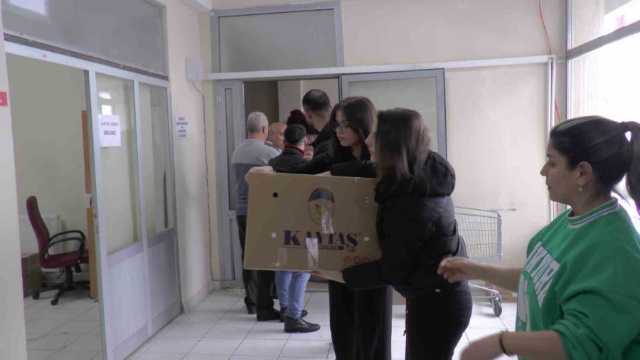 Sağlık Çalışanları Deprem İçin Seferber Oldu