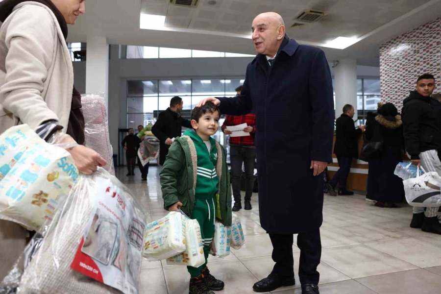 Keçiören’de Yaşlı Genç Herkes Depremzedeler İçin Tek Yürek
