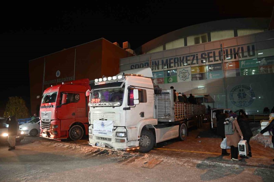 Selçuklu’dan Hatay’a 52 Tır Yardım Malzemesi Gönderildi