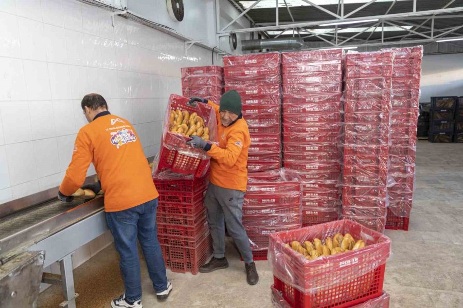 Mersin’den 62 Bin 510 Ekmek Deprem Bölgesine Gönderildi
