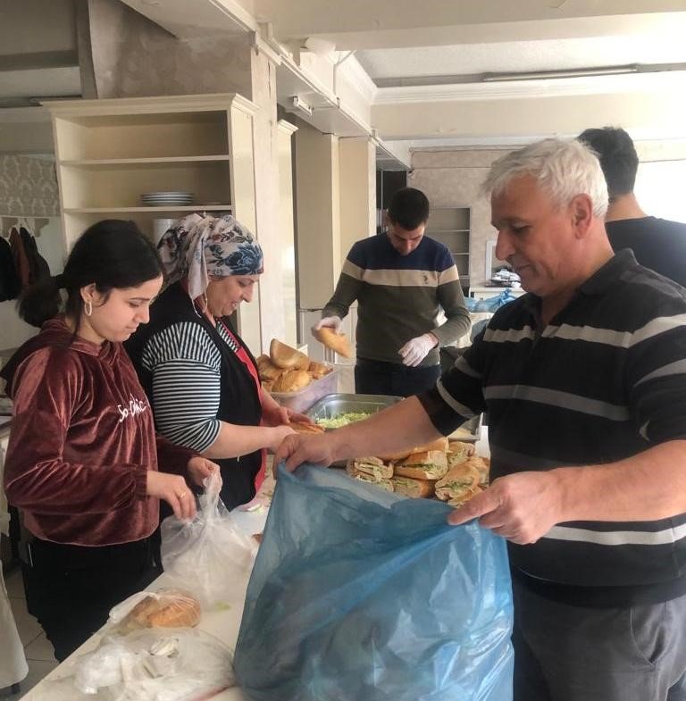 Mersin İl Milli Eğitim Müdürlüğü Deprem Bölgesinde Yemek Hizmeti Verdi