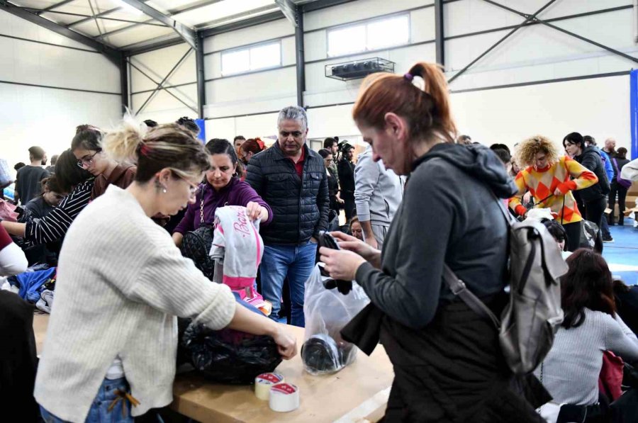 Antalya’da Deprem Bölgesi İçin Gönüllüler De Seferber Oldu