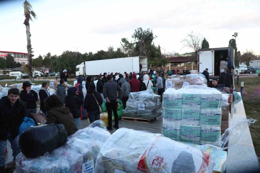 Antalya’da Deprem Bölgesine Yardım Seferberliği Sürüyor
