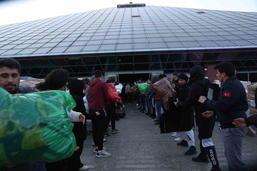 Antalya’da Deprem Bölgesine Yardım Seferberliği Sürüyor