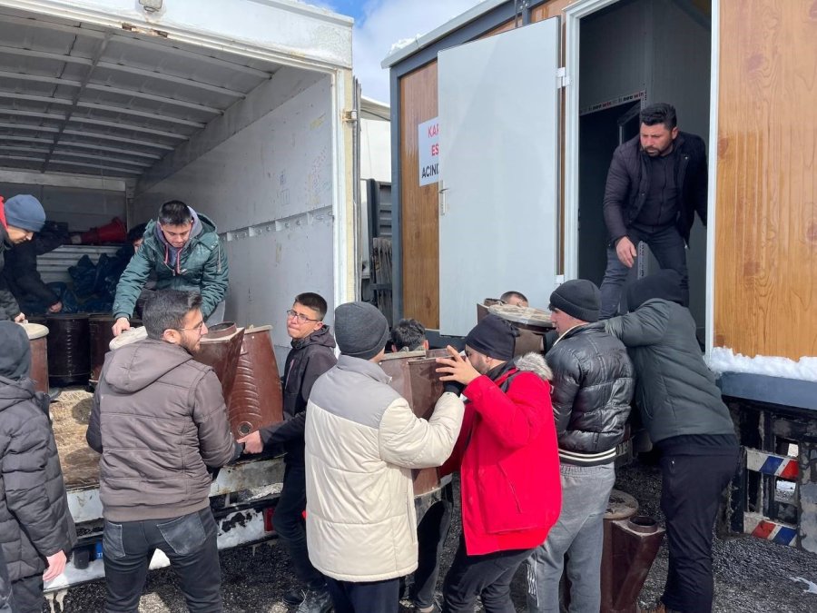 Karaman’dan Deprem Bölgesine Soba Ve Ekmek Yardımı
