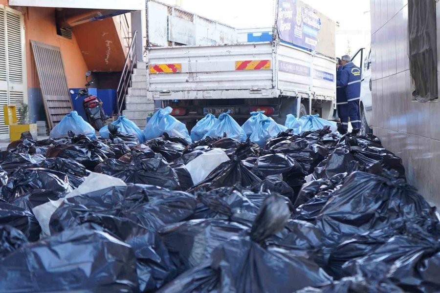 Tarsus’tan Deprem Bölgesine Ekmek Sevkiyatı