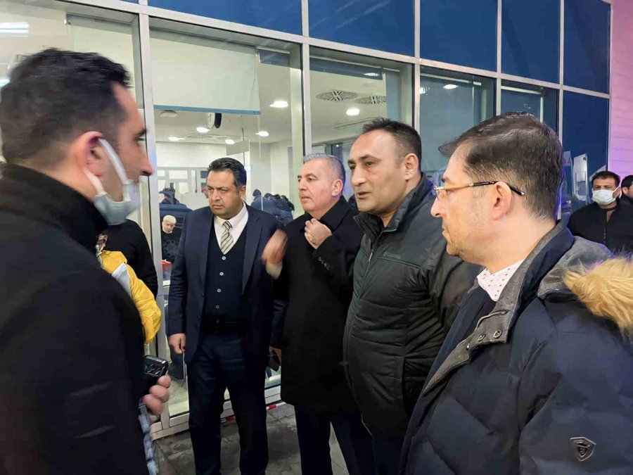 Başkan Yılmaz, Hastanede Yaralı Yakınlarıyla Görüştü