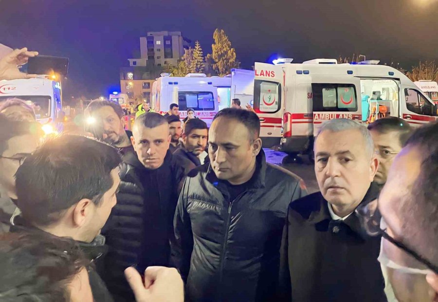 Başkan Yılmaz, Hastanede Yaralı Yakınlarıyla Görüştü