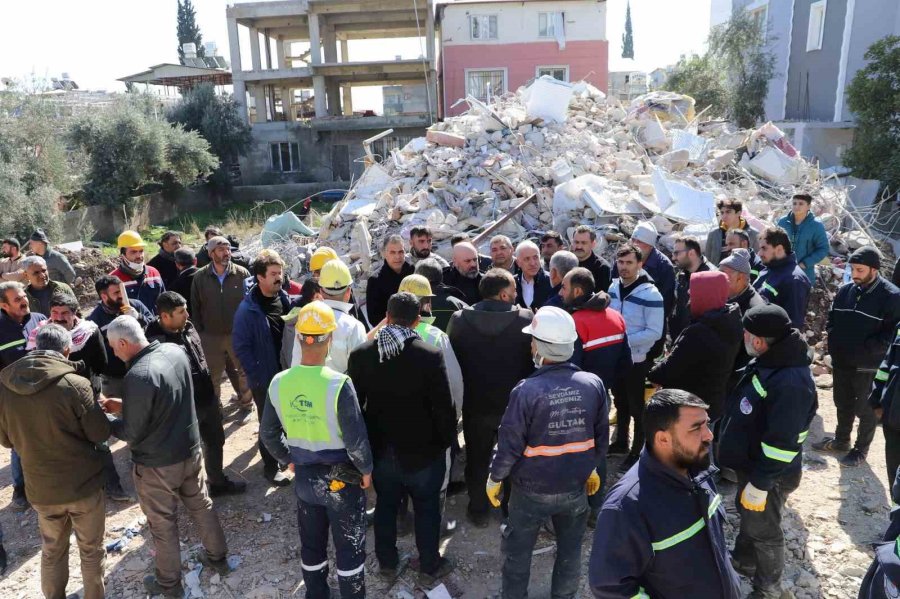 Başkan Gültak Deprem Bölgesinde