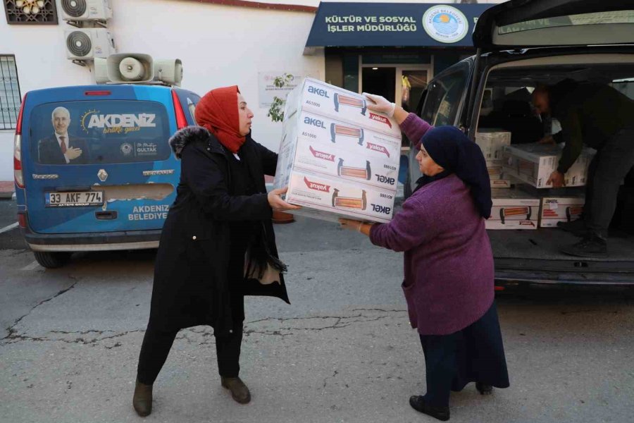 Akdeniz Belediyesi Depremzedelere Yardım Tırı Gönderdi