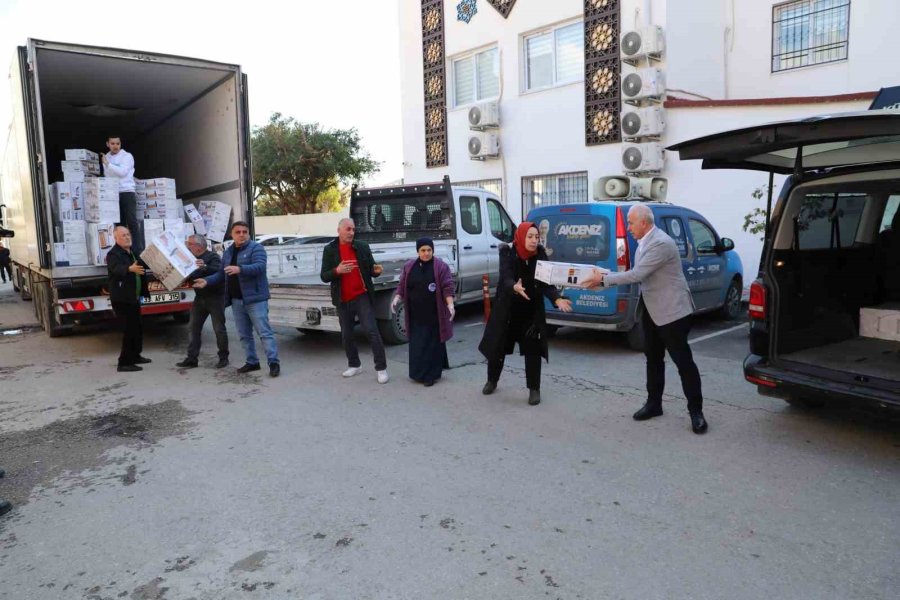 Akdeniz Belediyesi Depremzedelere Yardım Tırı Gönderdi