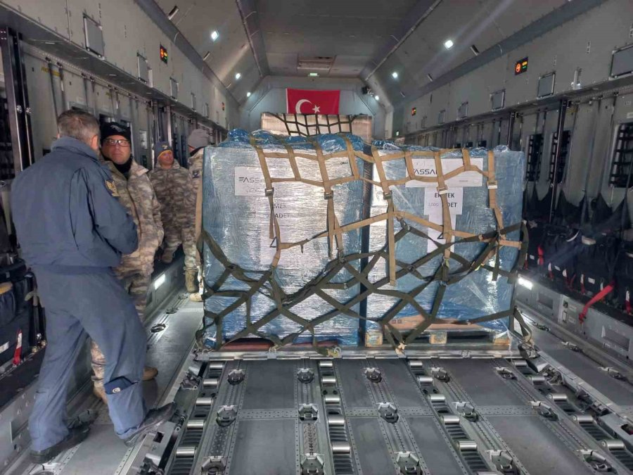 28 Ton Yardım Malzemesi A400m Kargo Uçağıyla Deprem Bölgelerine Gönderildi