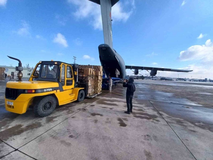 28 Ton Yardım Malzemesi A400m Kargo Uçağıyla Deprem Bölgelerine Gönderildi