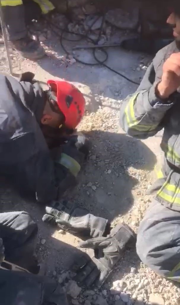 14 Yaşındaki Mahmut’u Bir Elin Giremeyeceği Delikten Ulaşıp 86 Saat Sonra Sağ Kurtardılar