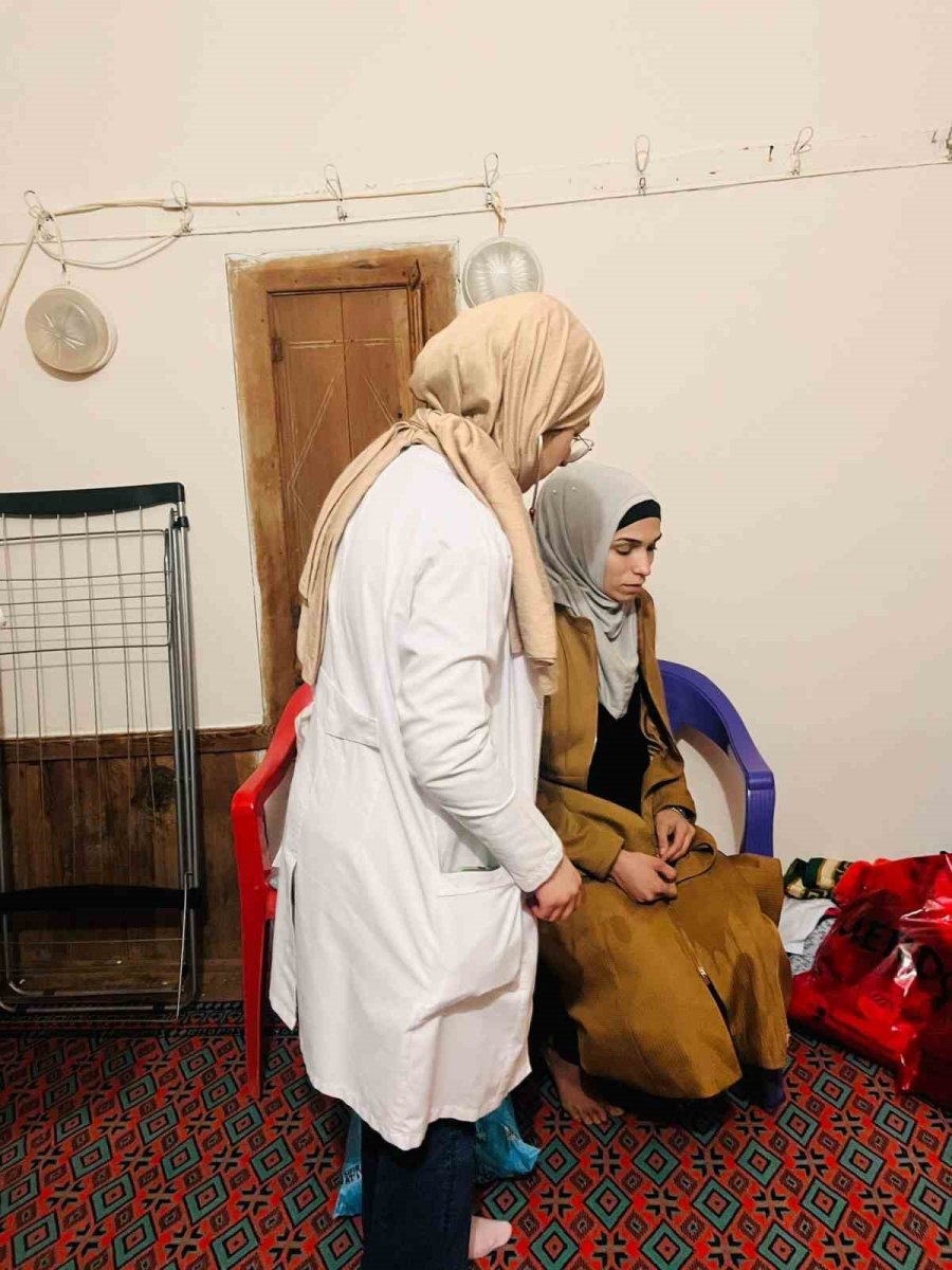 Gazipaşa’ya Getirilen Depremzedeler Sağlık Kontrolünden Geçiriliyor