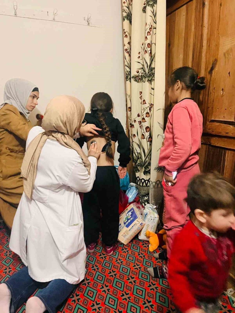 Gazipaşa’ya Getirilen Depremzedeler Sağlık Kontrolünden Geçiriliyor