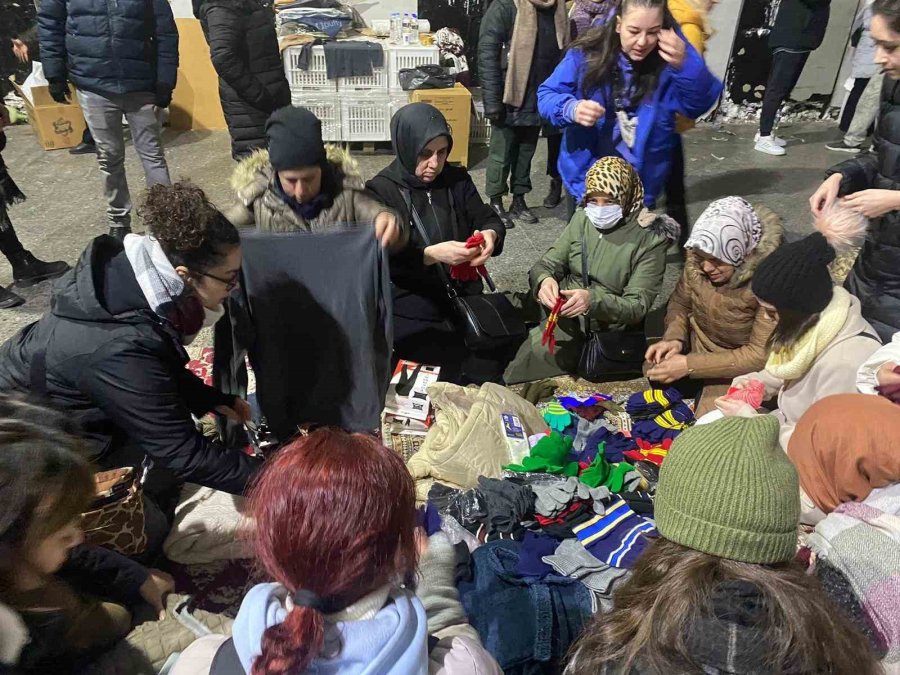 Başkentteki Vatandaşlar 4. Gününde De Depremzedeler İçin Yardıma Koştu