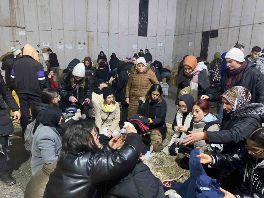 Başkentteki Vatandaşlar 4. Gününde De Depremzedeler İçin Yardıma Koştu