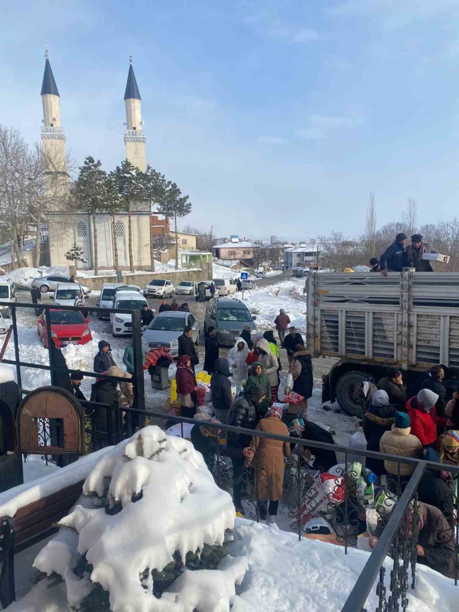 Bünyan’dan Deprem Bölgesine Yardım Akını
