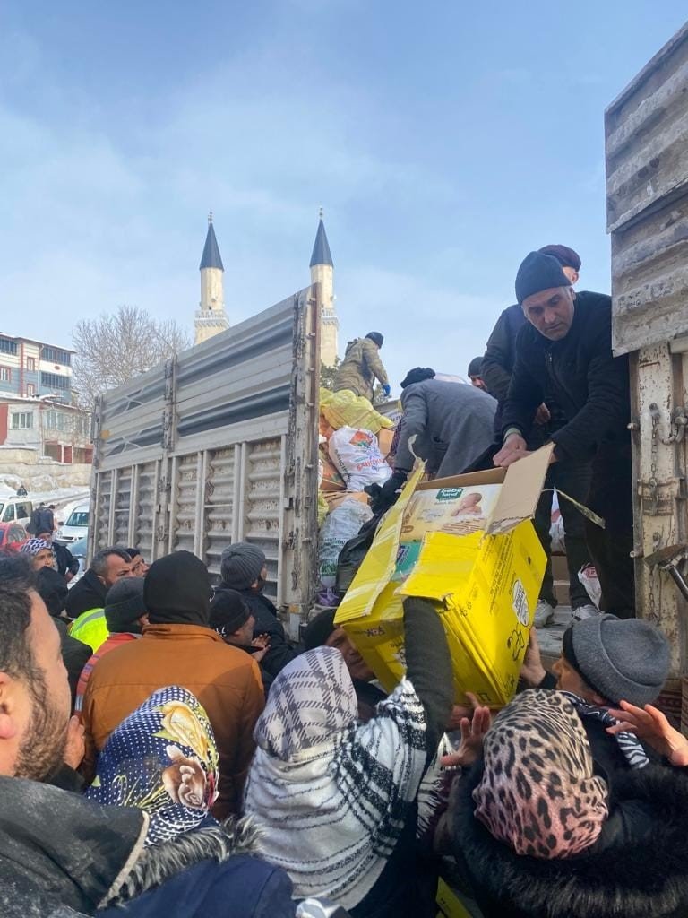 Bünyan’dan Deprem Bölgesine Yardım Akını