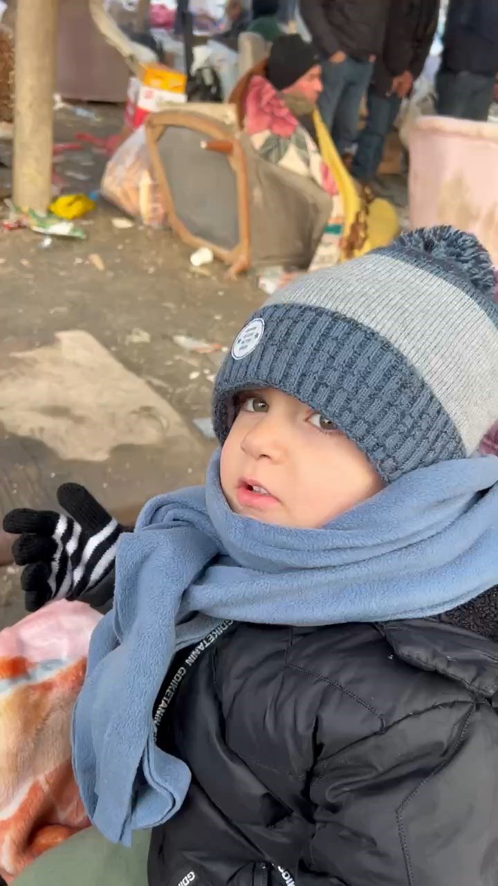 Polis Teyzelerinin Altında Kaldığı Enkazın Başından Ayrılmadılar