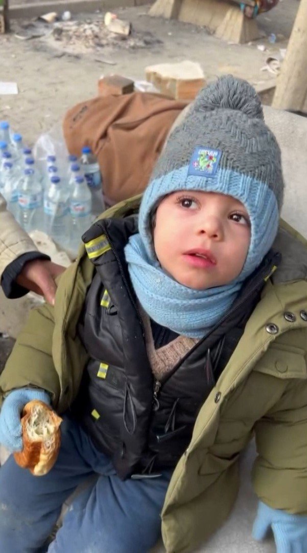 Polis Teyzelerinin Altında Kaldığı Enkazın Başından Ayrılmadılar