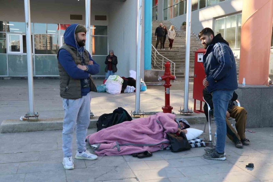 Mersin’e Gelen Depremzedeler Kyk Yurtlarına Yerleştiriliyor