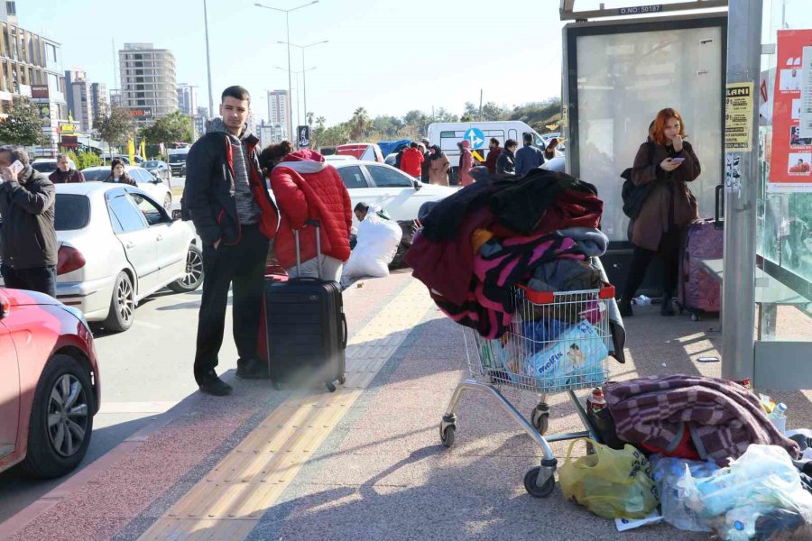 Mersin’e Gelen Depremzedeler Kyk Yurtlarına Yerleştiriliyor