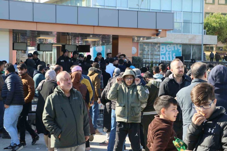 Mersin’e Gelen Depremzedeler Kyk Yurtlarına Yerleştiriliyor