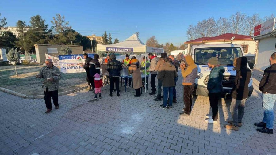 Kepez’den Deprem Bölgesine Her Saat Başı 1 Tırlık Yardım
