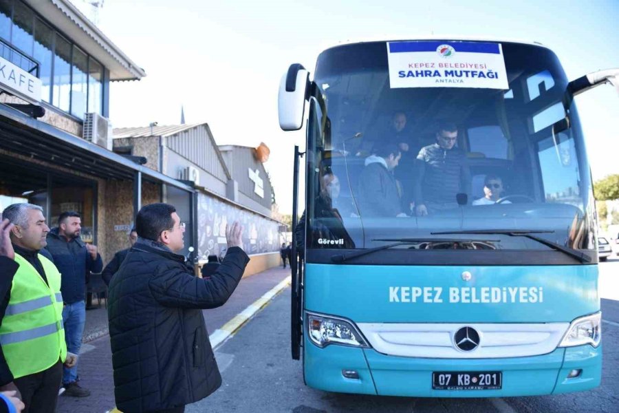 Kepez’den Deprem Bölgesine Her Saat Başı 1 Tırlık Yardım